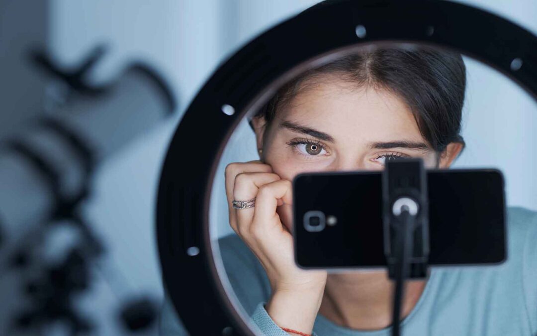 Persönlichkeitsrecht vs. Meinungsfreiheit: Was Influencer bei kritischen Äußerungen beachten müssen